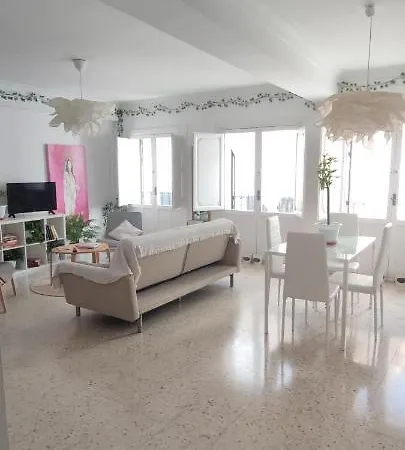 Big And Cozy With A Big Terrace In The Center Of The Old Town Apartamento *